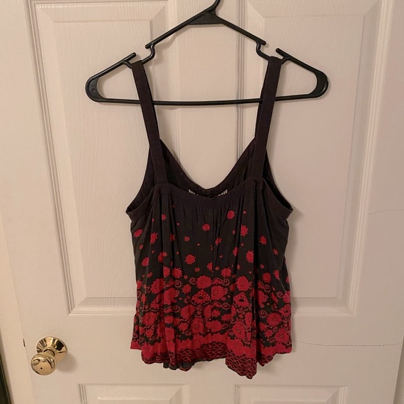 Cute flowy tank top - Picture 2 of 3